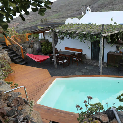 Patio mit Schwimmbad Chafariz Tabayesco